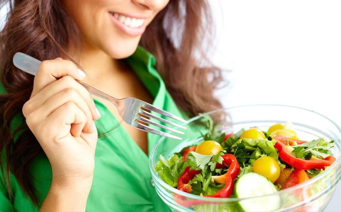 The girl ate a vegetable salad on a 6 -petal diet